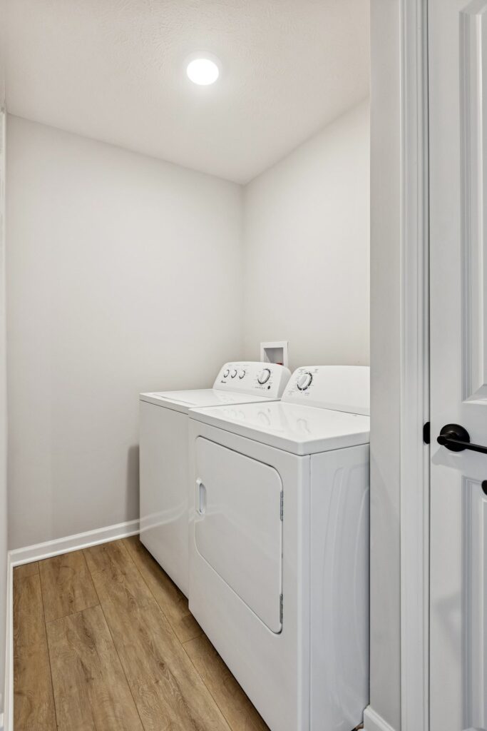 46-web-or-mls-7961 - 4715 E 21st Ave_021 (2)