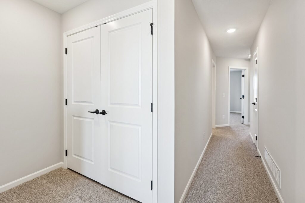 47-web-or-mls-7961 - 4715 E 21st Ave_022 (2)