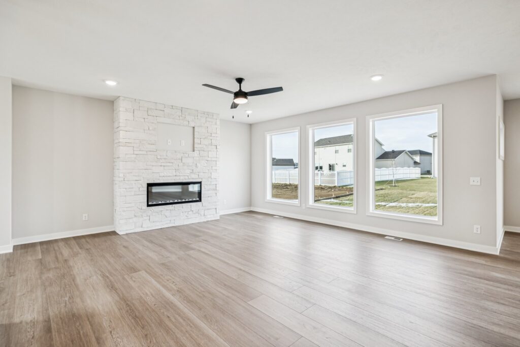 5-web-or-mls-7690 - 6320 N 207th St_005