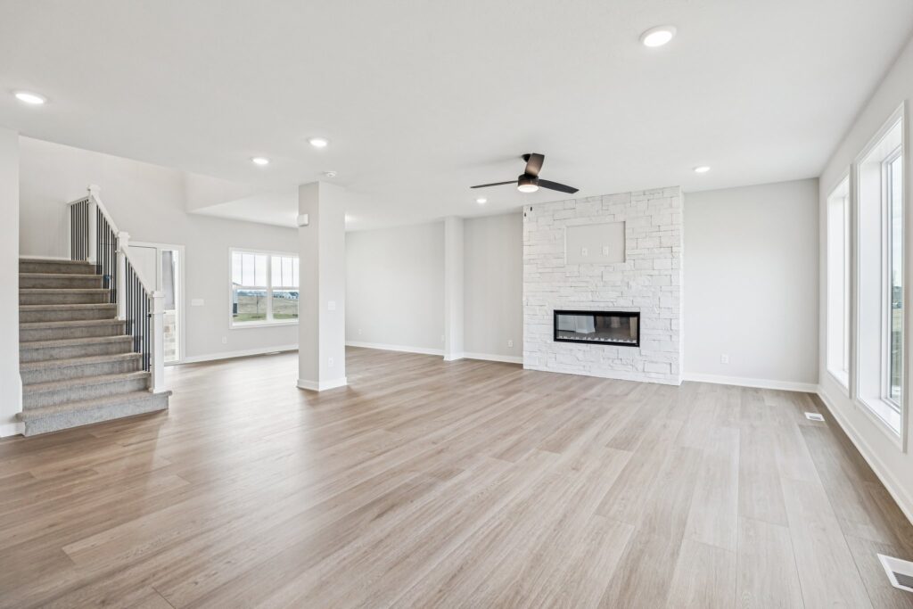 6-web-or-mls-7690 - 6320 N 207th St_006