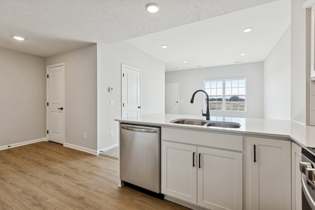 61-web-or-mls-7961 - 4715 E 21st Ave_011 (3)