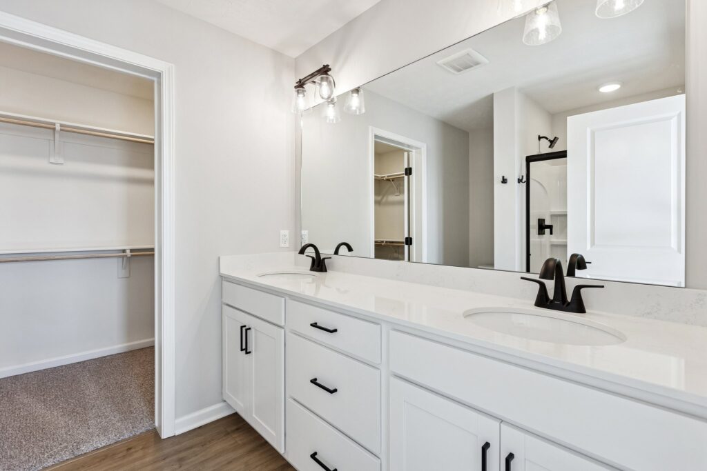 65-web-or-mls-7961 - 4715 E 21st Ave_015 (3)