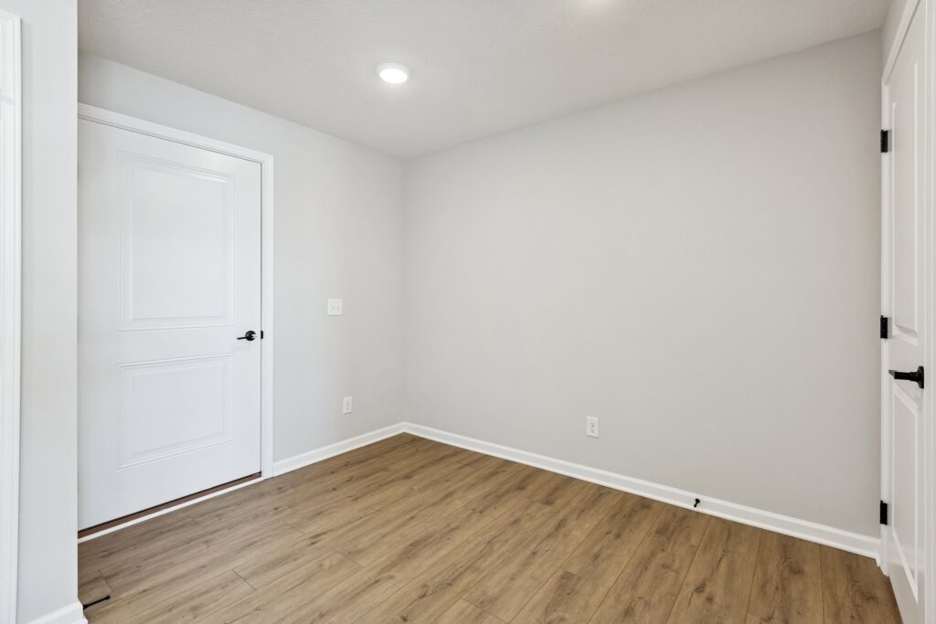 69-web-or-mls-7961 - 4715 E 21st Ave_019 (3)