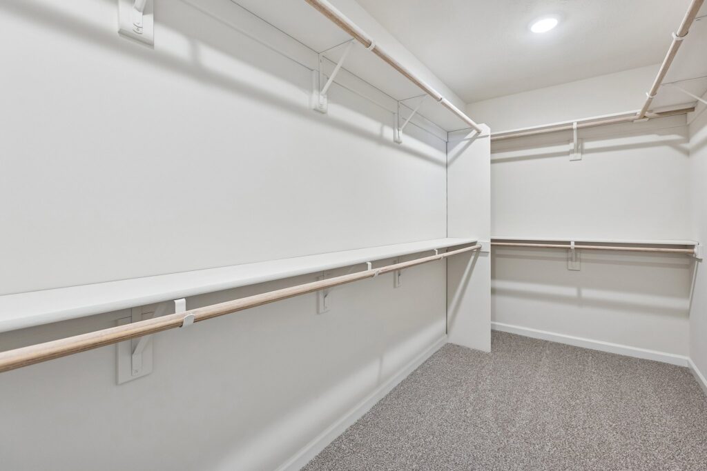 72-web-or-mls-7961 - 4715 E 21st Ave_022 (3)