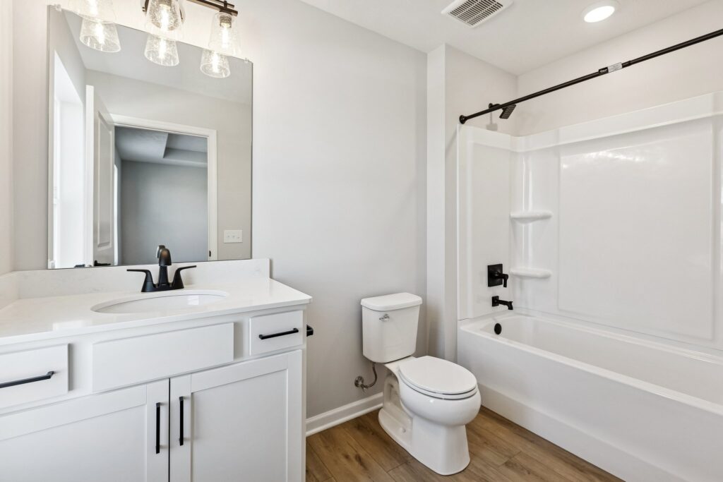 73-web-or-mls-7961 - 4715 E 21st Ave_023 (3)