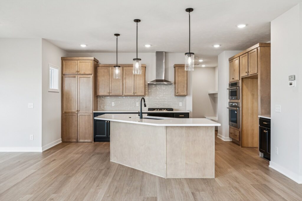 8-web-or-mls-7690 - 6320 N 207th St_008