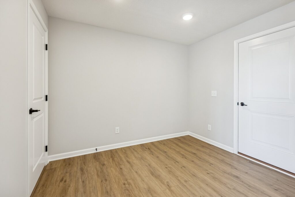 82-web-or-mls-7961 - 4715 E 21st Ave_007 (4)