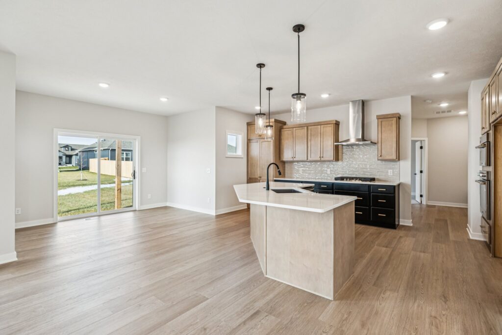 9-web-or-mls-7690 - 6320 N 207th St_009