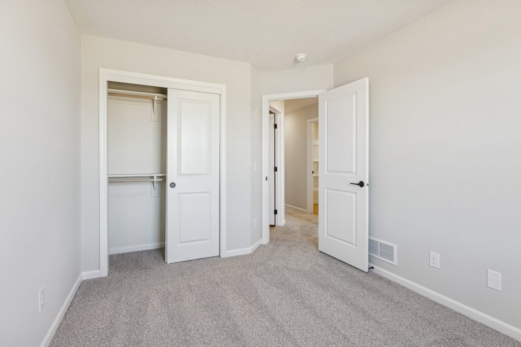 96-web-or-mls-7961 - 4715 E 21st Ave_021 (4)