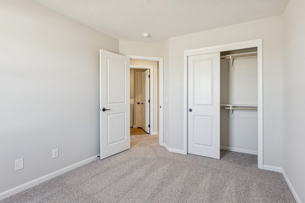 98-web-or-mls-7961 - 4715 E 21st Ave_023 (4)