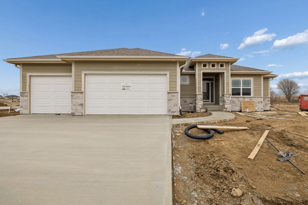 1-web-or-mls-8216 - 12509 S 89th St_001