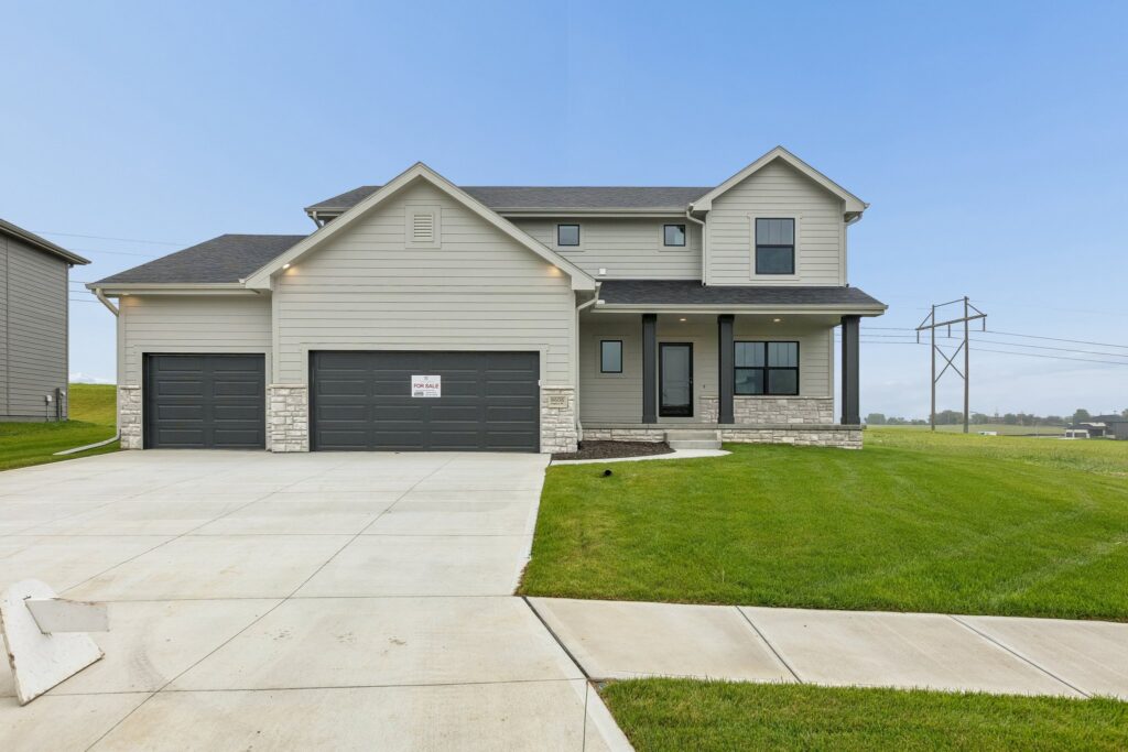 1-web-or-mls-9689 - 8606 Legacy St_001
