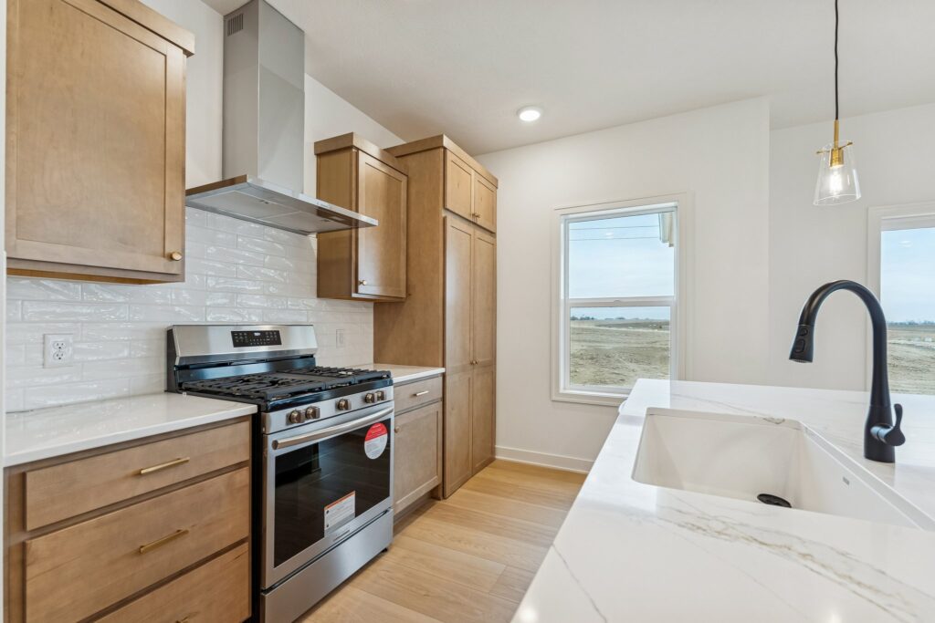 10-web-or-mls-8064 - 8606 Legacy St_010