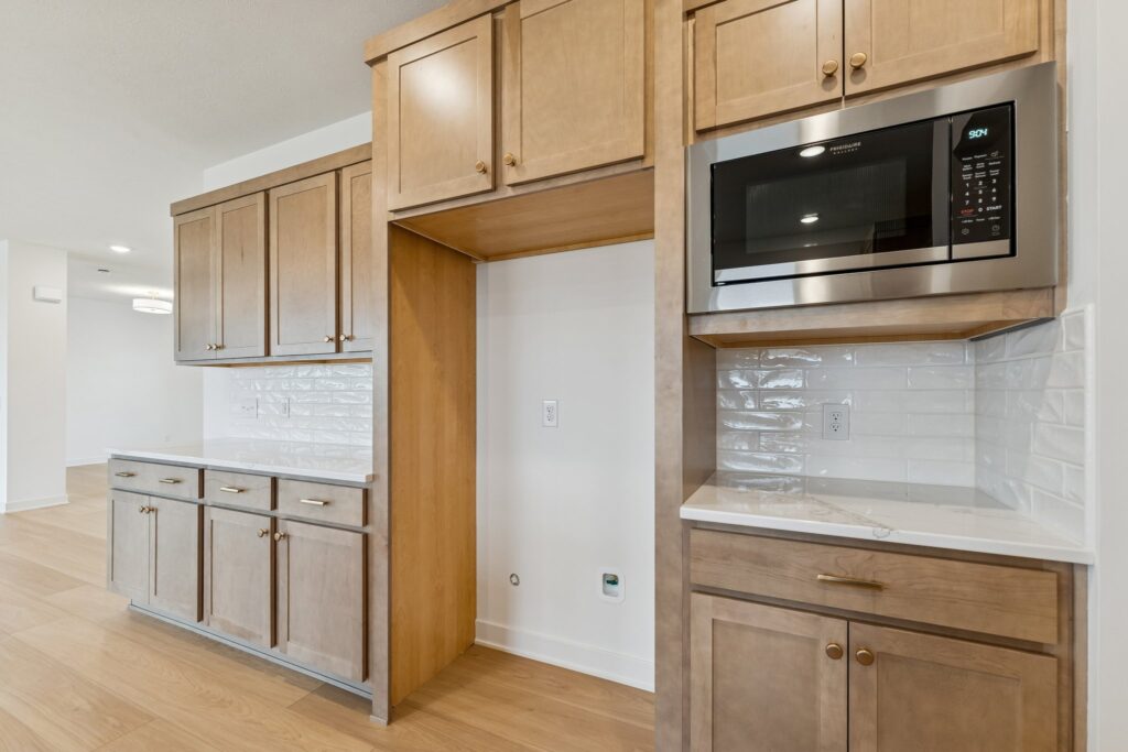 11-web-or-mls-8064 - 8606 Legacy St_011