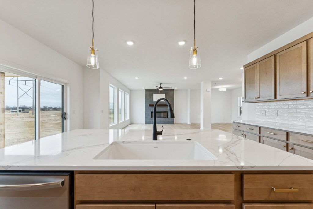 12-web-or-mls-8064 - 8606 Legacy St_012