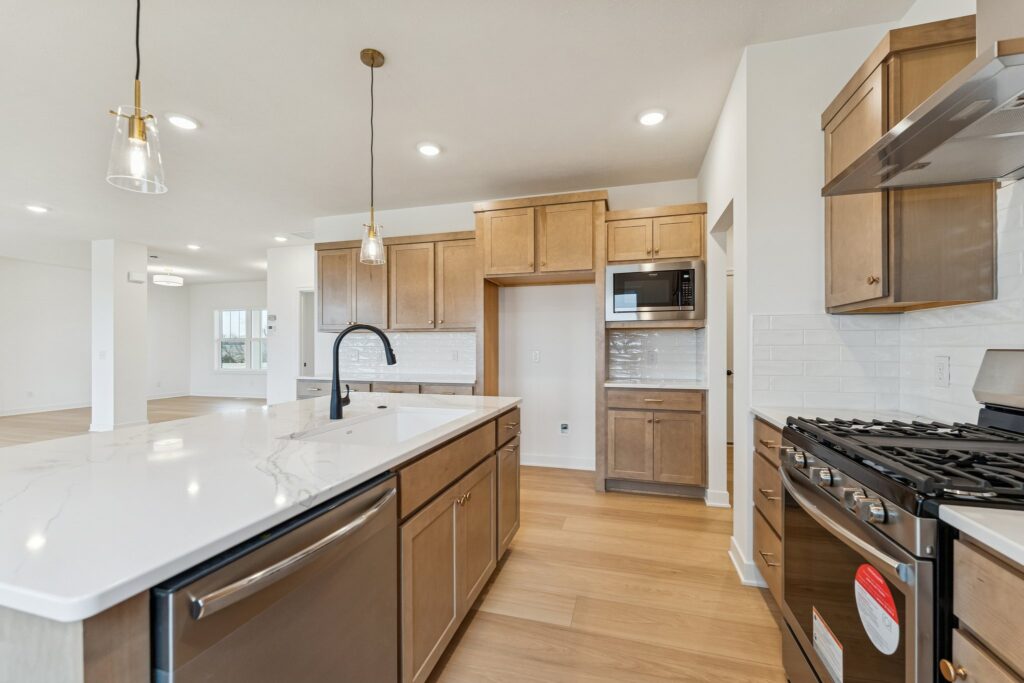 13-web-or-mls-8064 - 8606 Legacy St_013