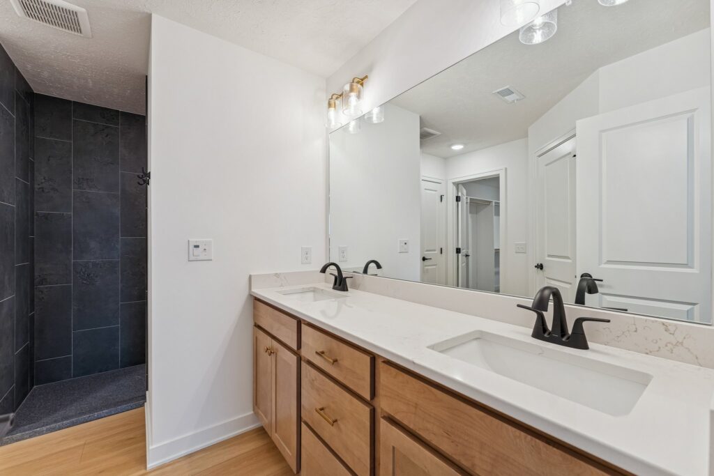 16-web-or-mls-8064 - 8606 Legacy St_016