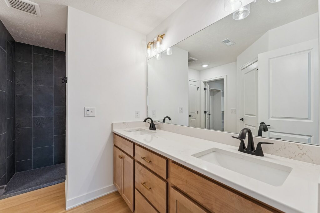 16-web-or-mls-8064 - 8606 Legacy St_016