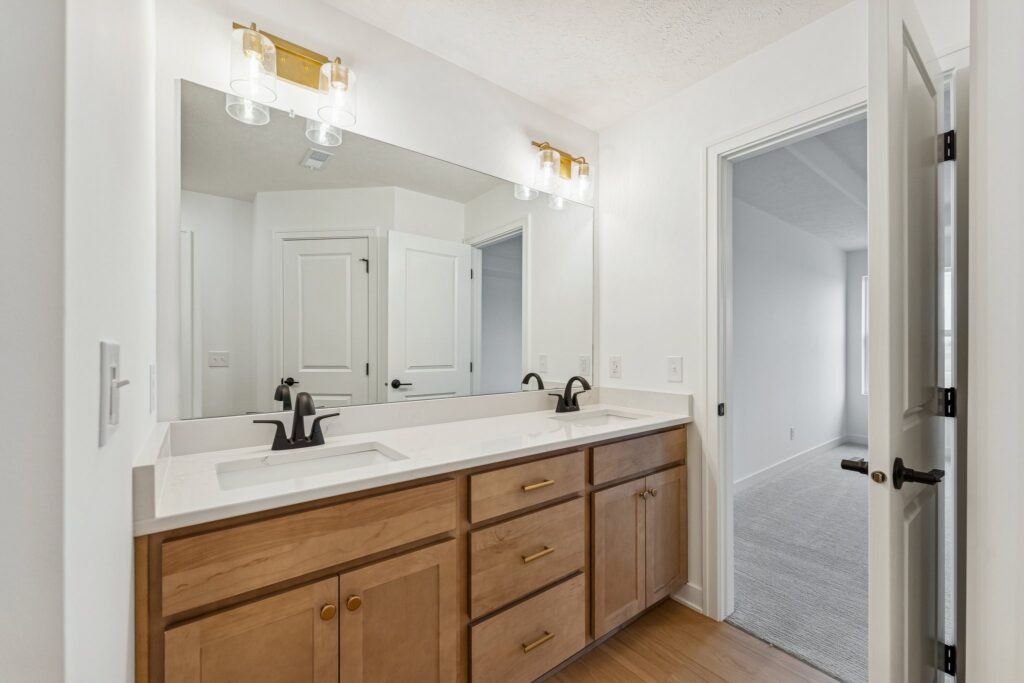 17-web-or-mls-8064 - 8606 Legacy St_017