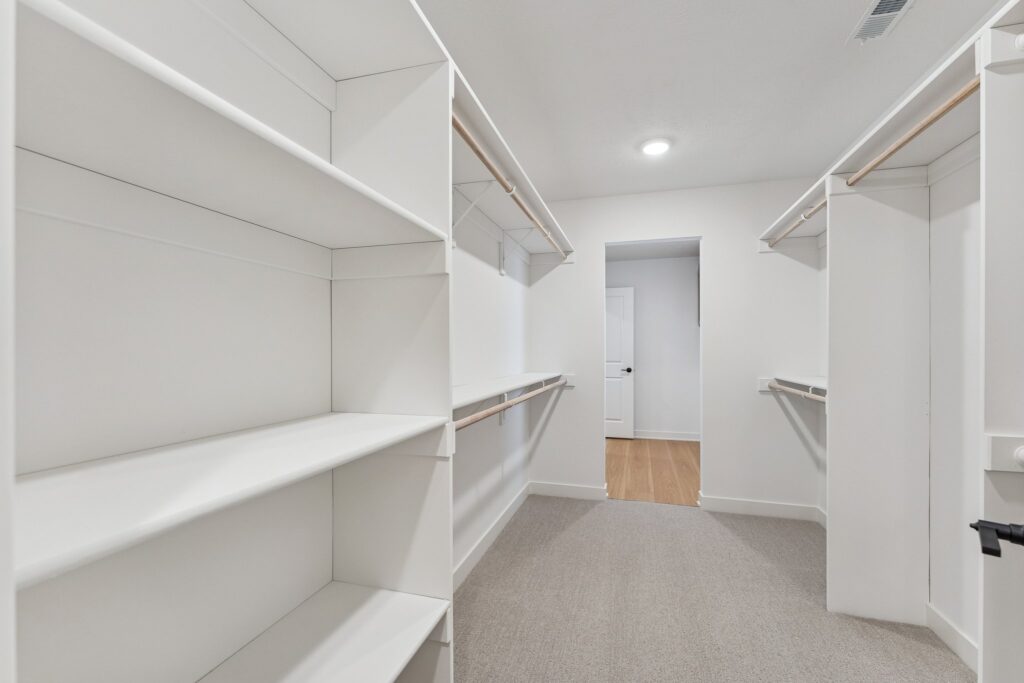 19-web-or-mls-8064 - 8606 Legacy St_019