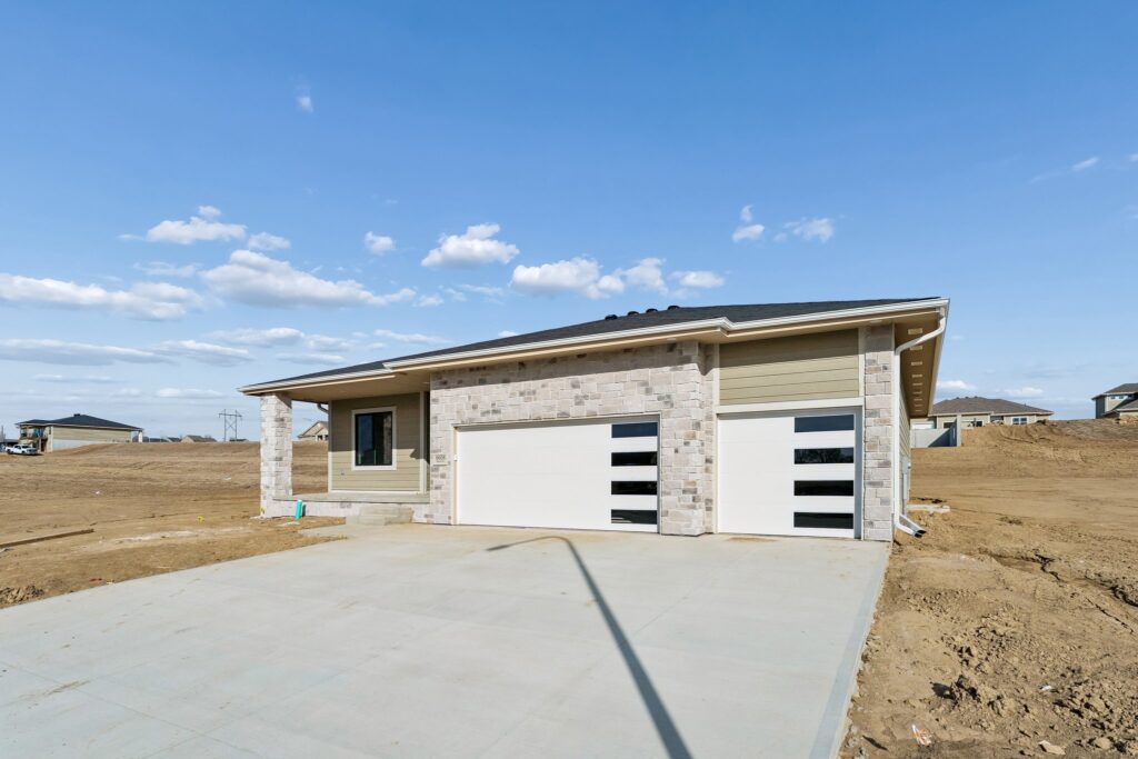 2-web-or-mls-8063 - 8608 Reed St_002