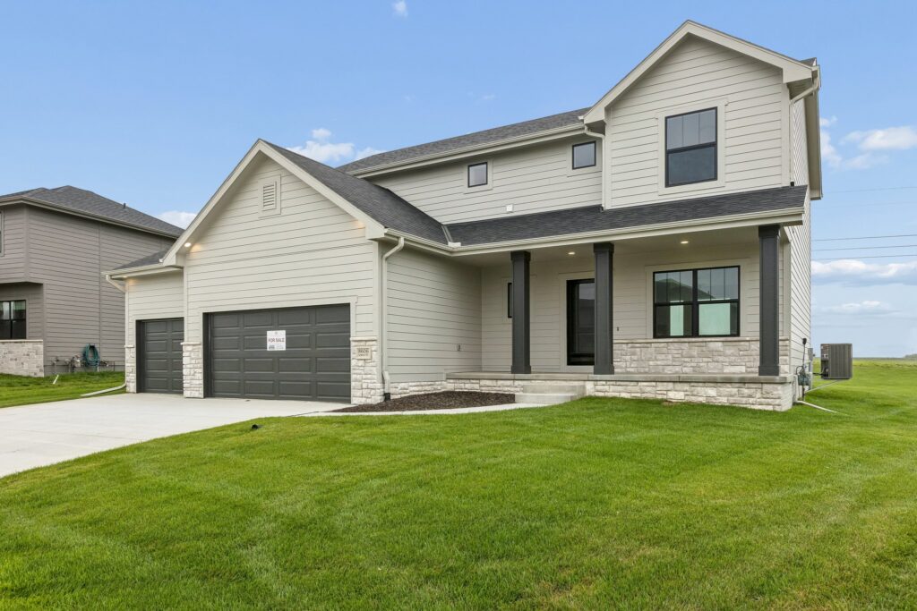2-web-or-mls-9689 - 8606 Legacy St_002