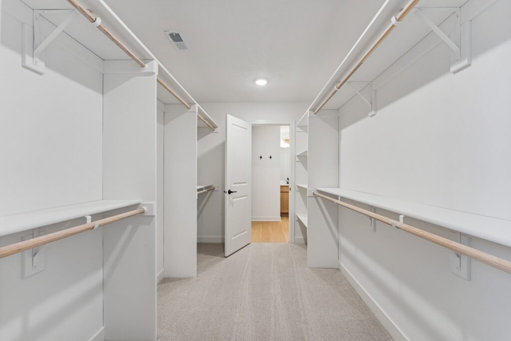 20-web-or-mls-8064 - 8606 Legacy St_020