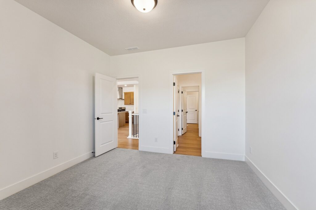 21-web-or-mls-8063 - 8608 Reed St_021