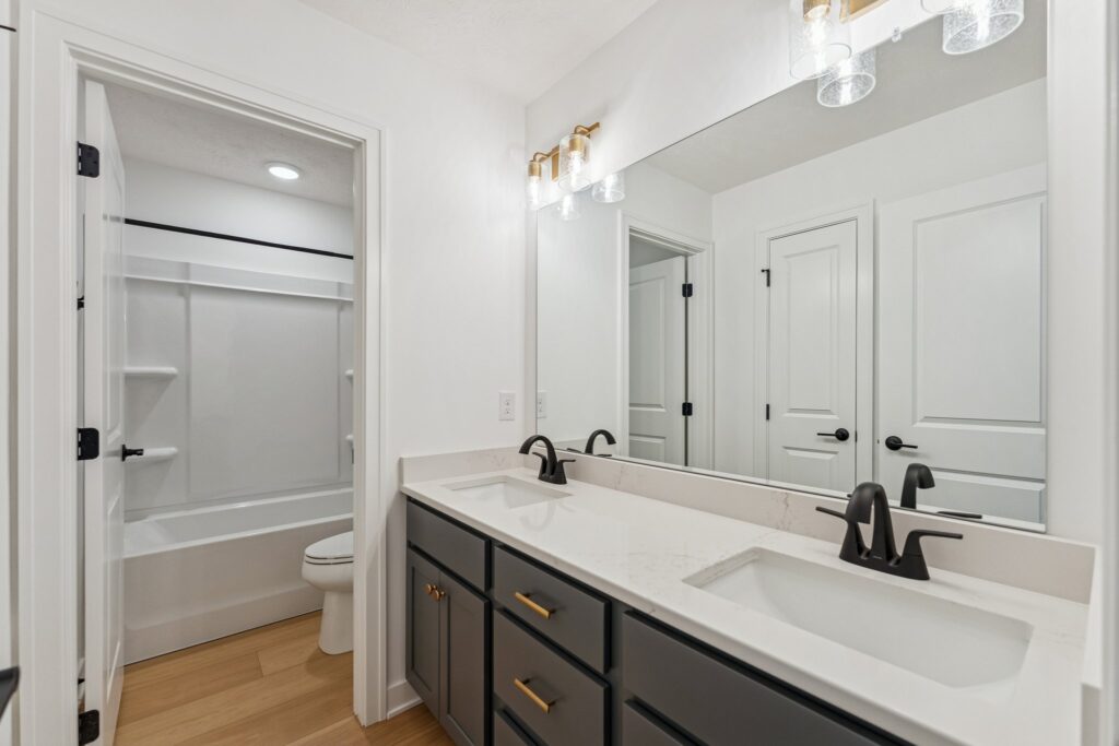 29-web-or-mls-8064 - 8606 Legacy St_029