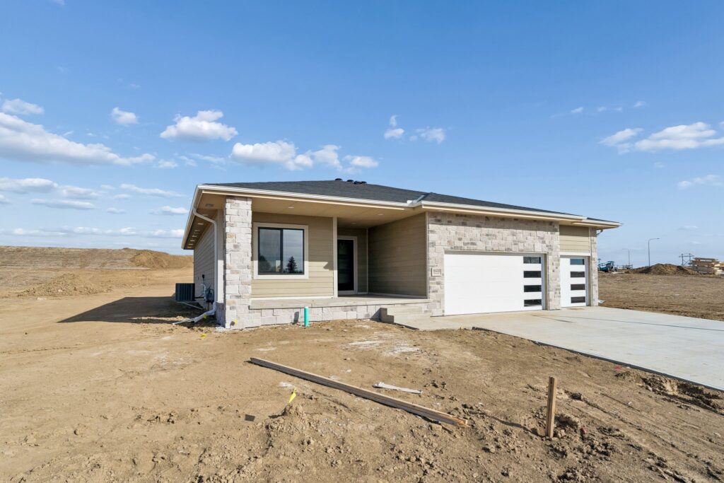 3-web-or-mls-8063 - 8608 Reed St_003