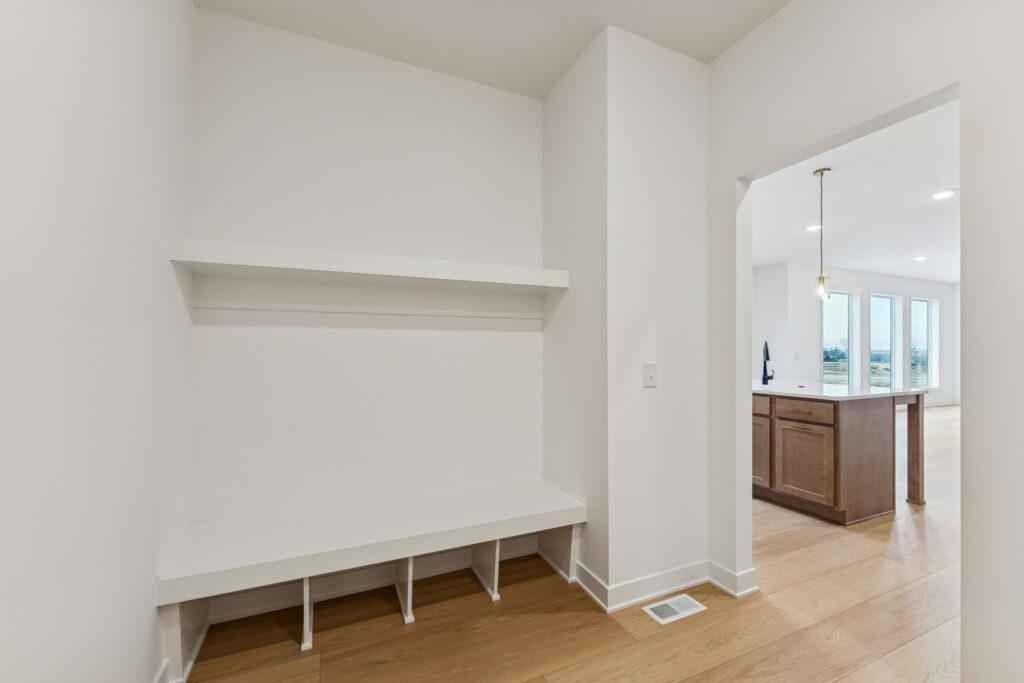 3-web-or-mls-8064 - 8606 Legacy St_003