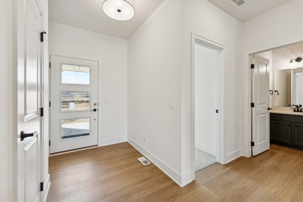 4-web-or-mls-8063 - 8608 Reed St_004