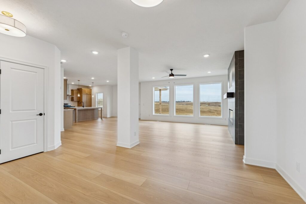 4-web-or-mls-8064 - 8606 Legacy St_004