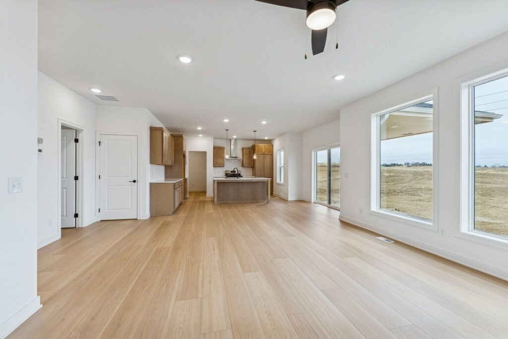 5-web-or-mls-8064 - 8606 Legacy St_005