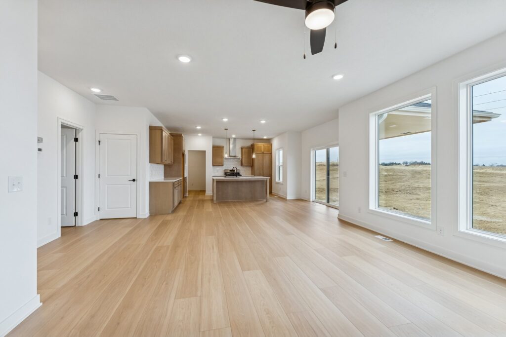 5-web-or-mls-8064 - 8606 Legacy St_005