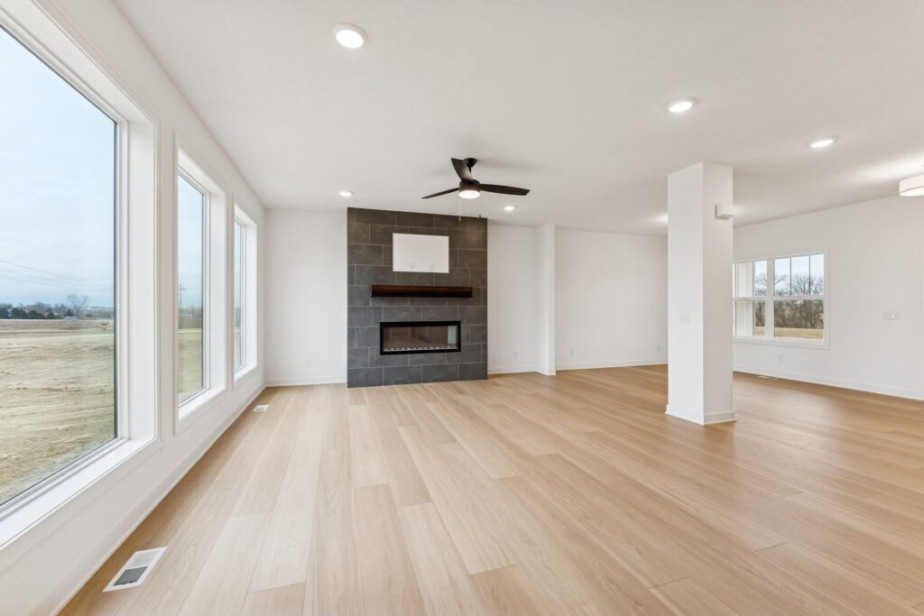 6-web-or-mls-8064 - 8606 Legacy St_006