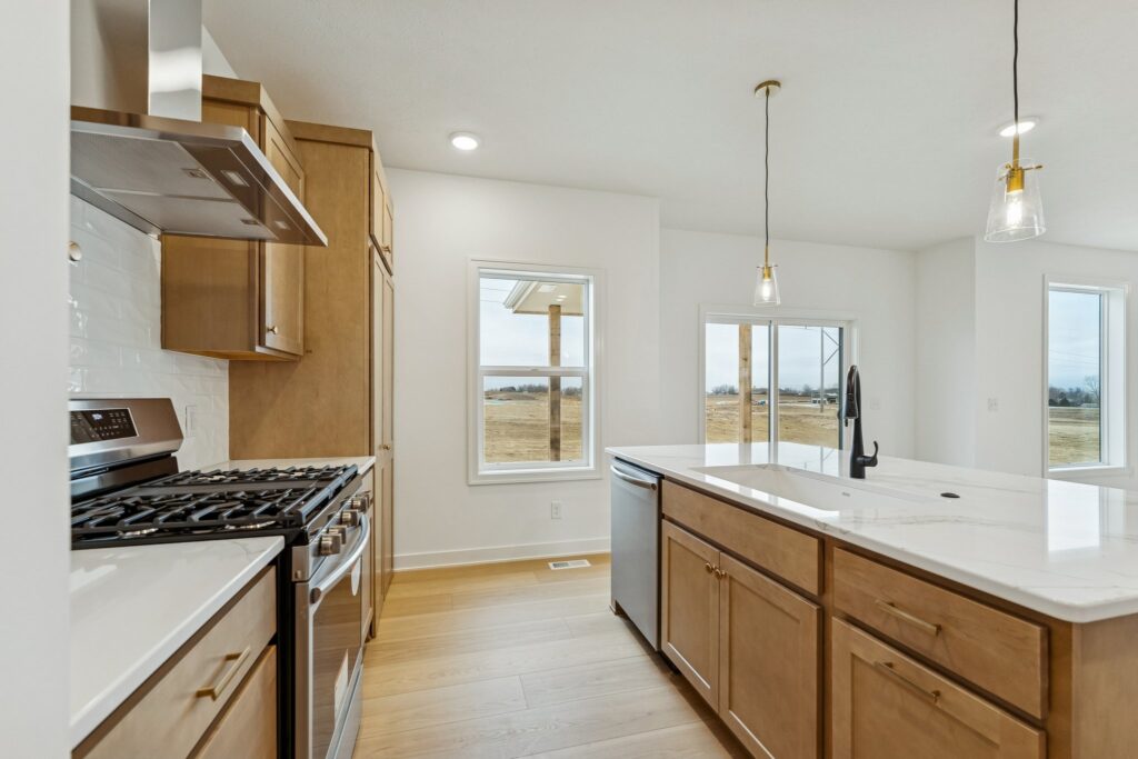 9-web-or-mls-8064 - 8606 Legacy St_009