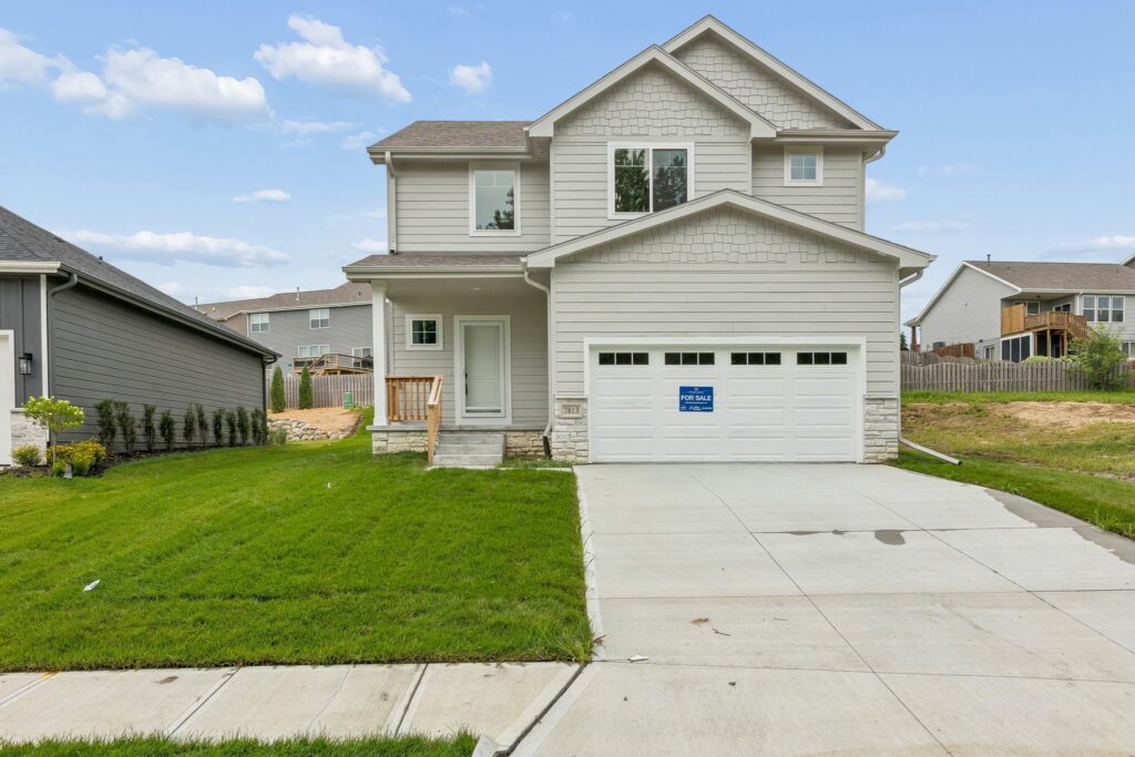 1-web-or-mls-7813 N 116th St_001