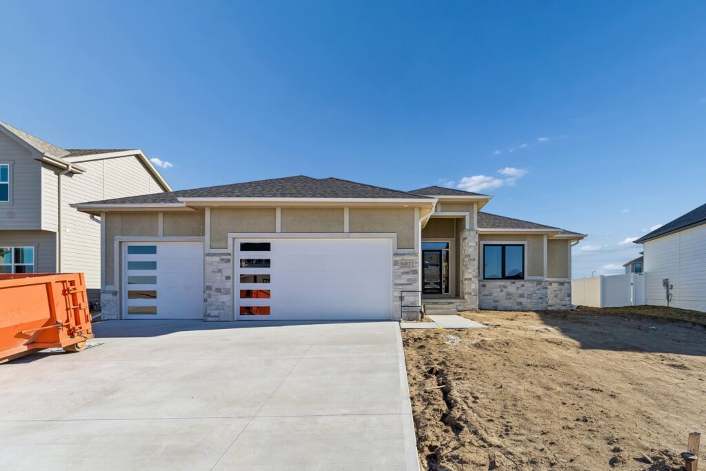 1-web-or-mls-7908 - 6307 N 209th St_001