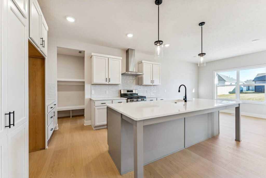 10-web-or-mls-7908 - 6307 N 209th St_011