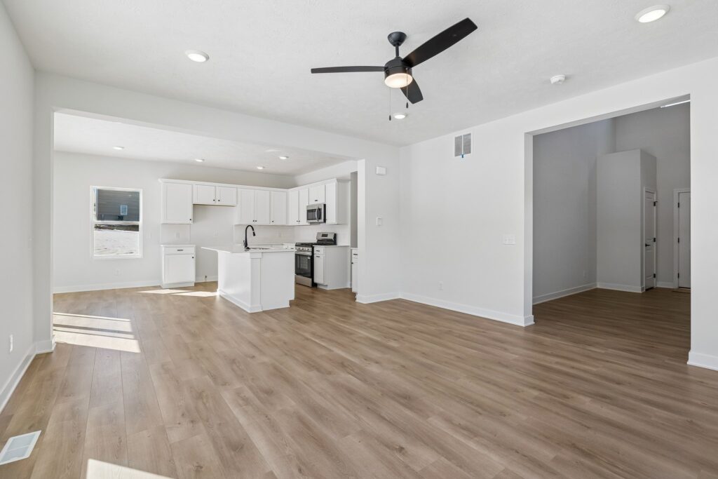 10-web-or-mls-8136 - 7813 N 116th Ave_010