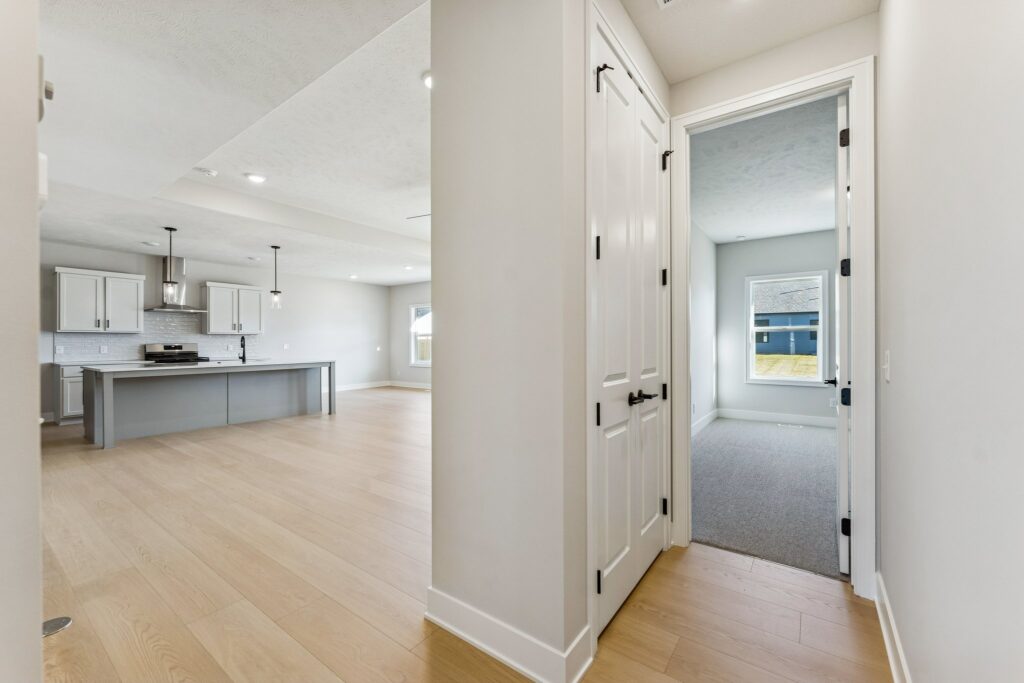 11-web-or-mls-7908 - 6307 N 209th St_012