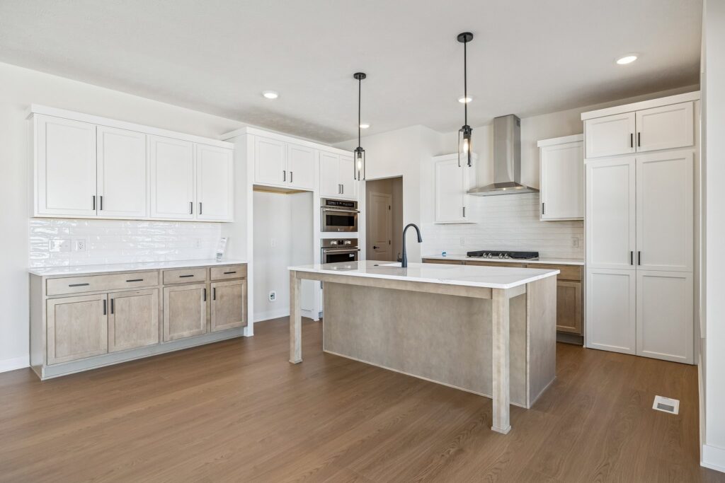 11-web-or-mls-8134 - 20808 Kansas Ave_011