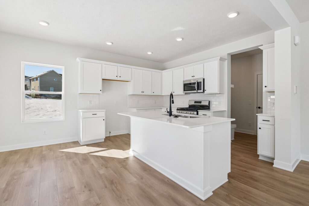 11-web-or-mls-8136 - 7813 N 116th Ave_011