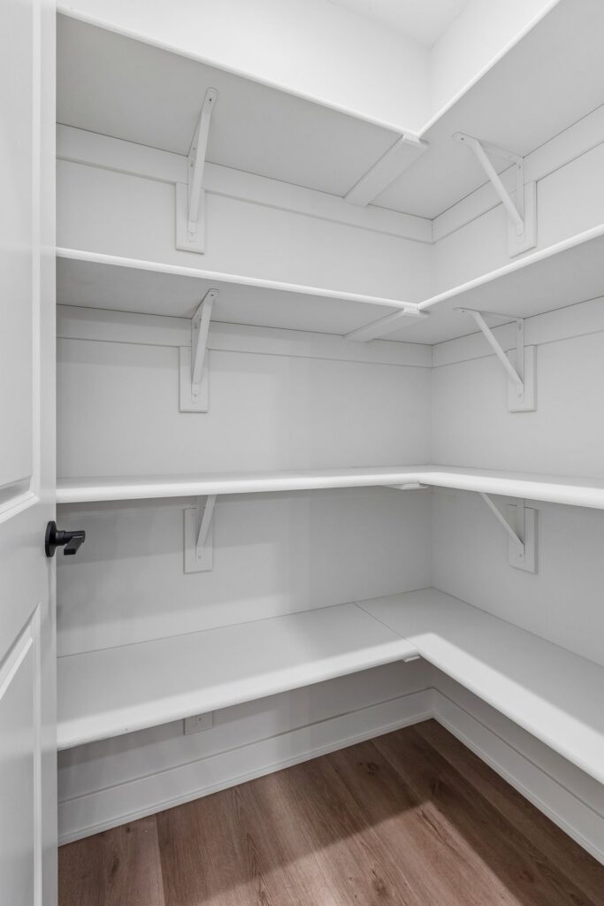 12-web-or-mls-7813 N 116th St_012