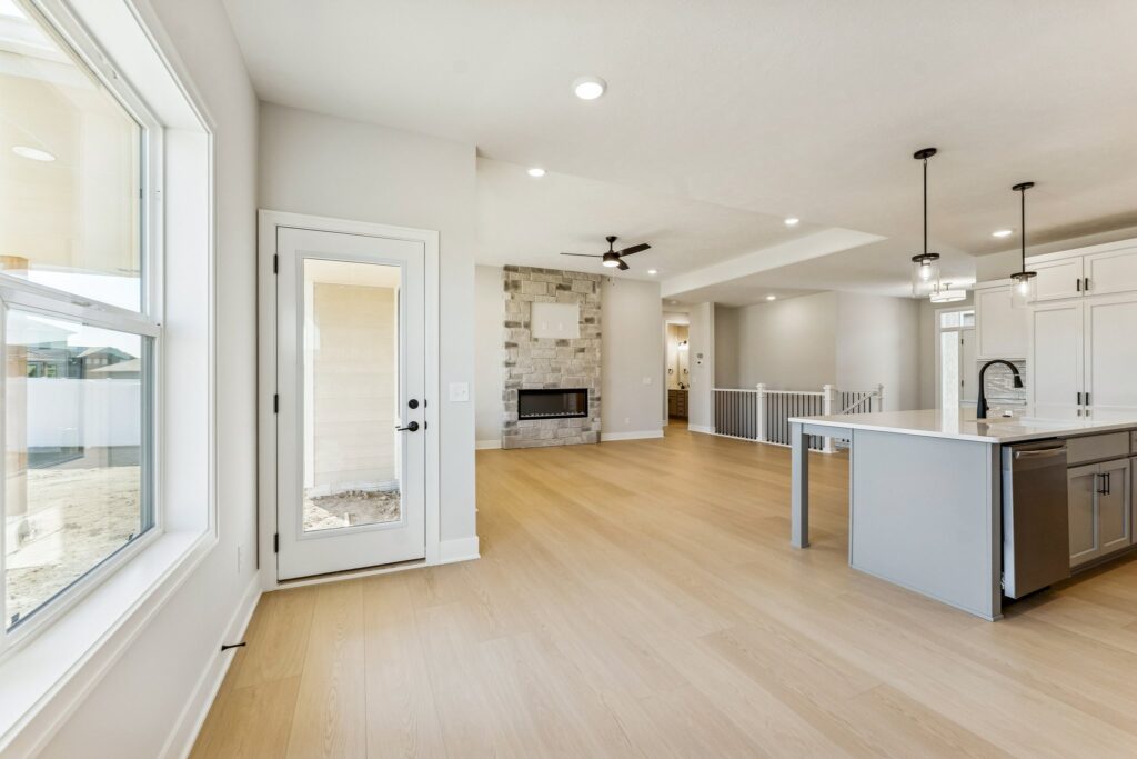 12-web-or-mls-7908 - 6307 N 209th St_013