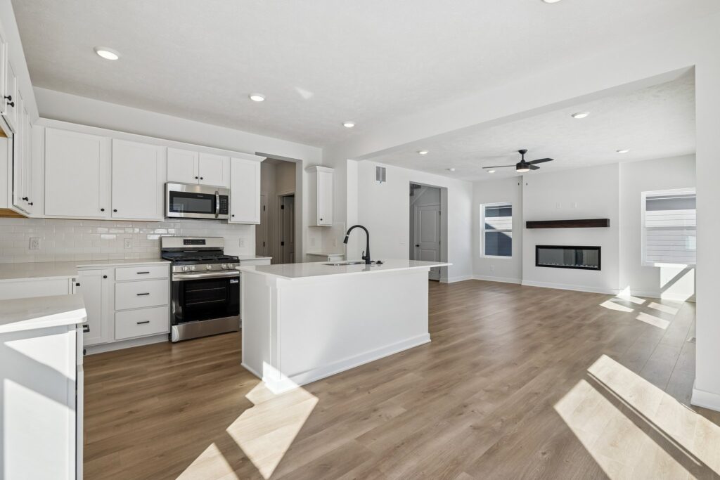 14-web-or-mls-8136 - 7813 N 116th Ave_014