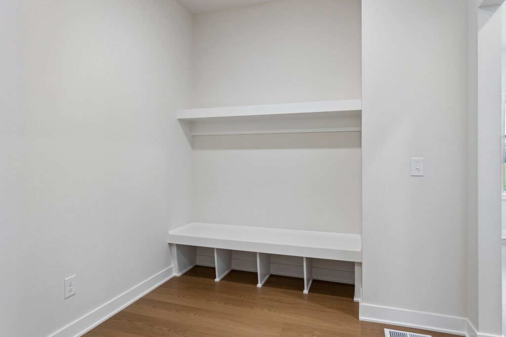 15-web-or-mls-10023 - 20808 Kansas Ave_015
