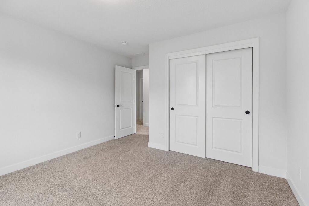15-web-or-mls-7813 N 116th St_015