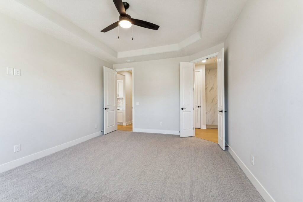 15-web-or-mls-7908 - 6307 N 209th St_016